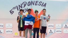 Atlet parkour junior asal Lampung, Ilyas Taqi Wahyudi (14) siswa SMPN 3 Kota Metro, berdiri di podium juara usai meraih medali emas nomor freestyle kategori 13-16 tahun pada 5th Indonesia Open Parkour 2026 di British School Jakarta, Sabtu (18/7/2026). Dengan skor 19,6 poin dan aksi wall flip serta back flip yang mulus, Ilyas mengharumkan nama Lampung di tingkat nasional.foto: istimewa