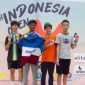 Atlet parkour junior asal Lampung, Ilyas Taqi Wahyudi (14) siswa SMPN 3 Kota Metro, berdiri di podium juara usai meraih medali emas nomor freestyle kategori 13-16 tahun pada 5th Indonesia Open Parkour 2026 di British School Jakarta, Sabtu (18/7/2026). Dengan skor 19,6 poin dan aksi wall flip serta back flip yang mulus, Ilyas mengharumkan nama Lampung di tingkat nasional.foto: istimewa