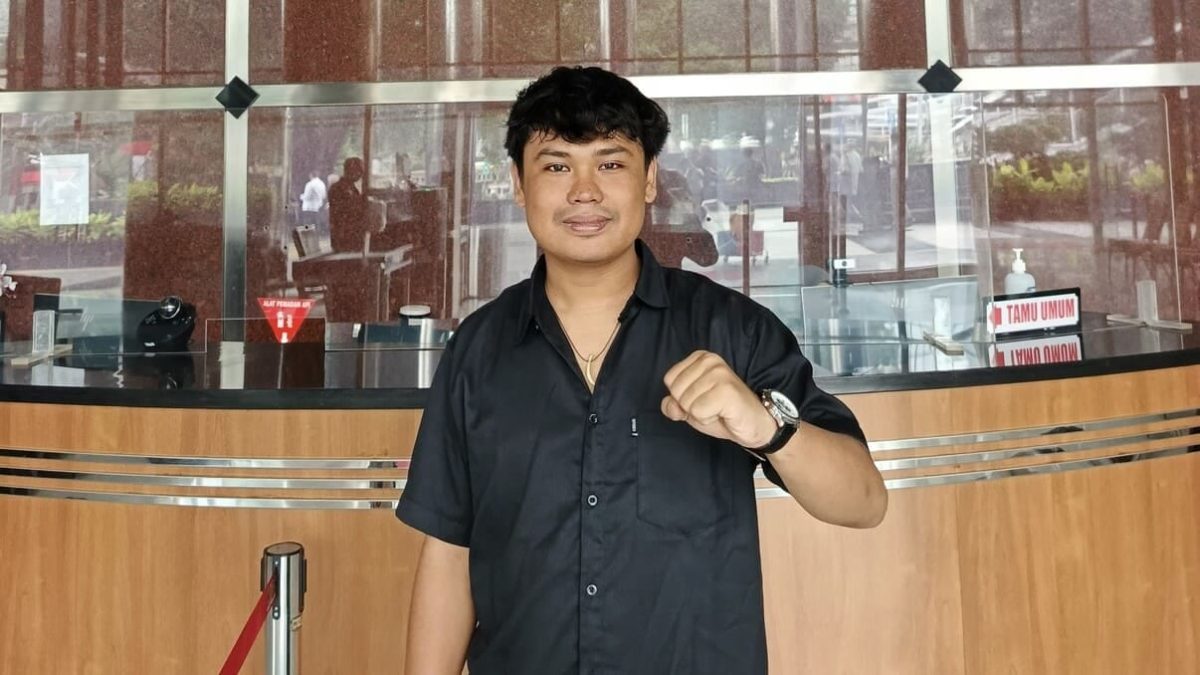 Ketua Umum FORMMASI Sapriyansah usai menyerahkan laporan bernomor 108/B/LP/DPP-FORMMASI/VII/2026 ke KPK. Dalam laporannya, FORMMASI mendesak KPK mengusut tuntas dugaan korupsi dan skandal "setoran proyek" di BPBD Provinsi Lampung. Foto: Dok. FORMMASI