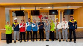 Jajaran manajemen PLN UP3 Metro bersama pihak Rumah Sakit YMC saat melakukan kunjungan di lobi RS YMC. PLN berkomitmen mendukung keandalan pasokan listrik untuk layanan kesehatan. foto: istimewa