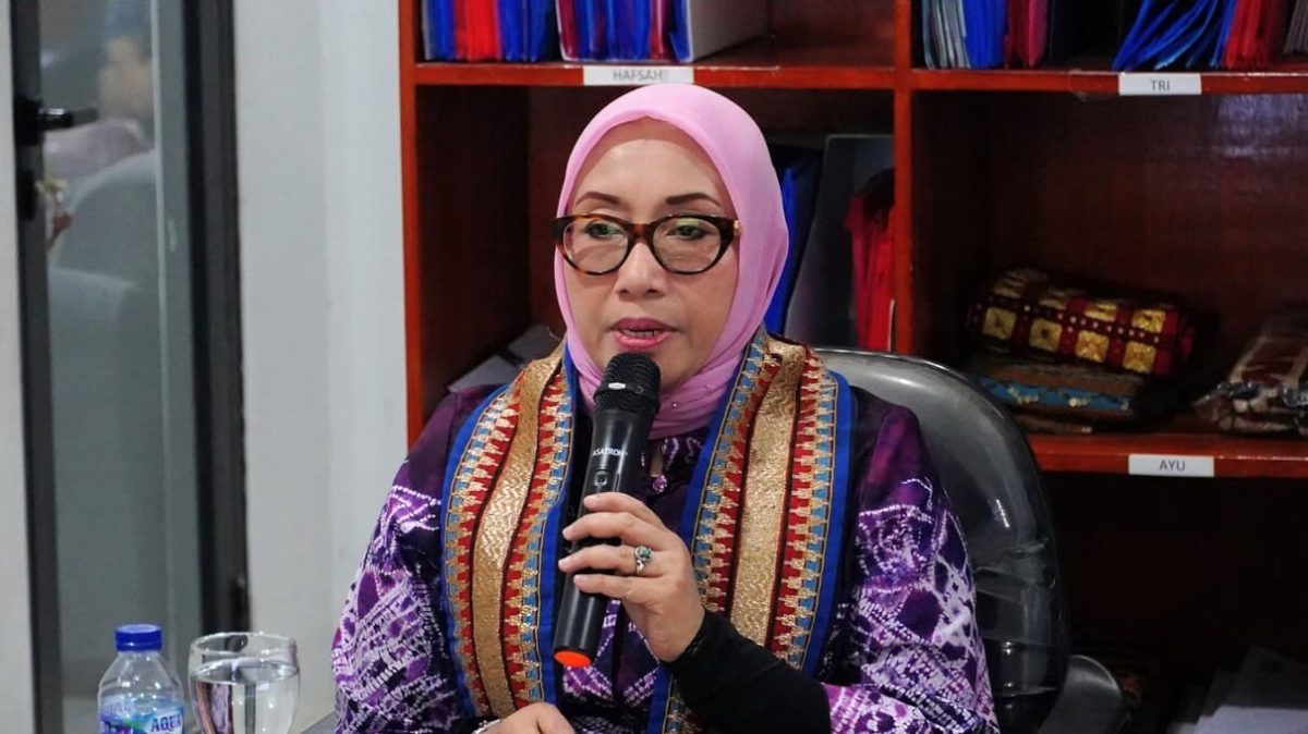 Menteri PPPA RI Arifah Fauzi saat memberikan arahan di UPTD PPA Provinsi Lampung, Minggu 26/7/2026. Ia menekankan agar pendampingan korban dilakukan dengan hati dan sesuai SOP. Foto: Proyeksi.id