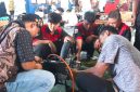 Para siswa SMK di Lampung antusias mengikuti praktik konversi motor konvensional menjadi motor listrik pada pelatihan yang digelar PLN UID Lampung di SMKN 2 Bandar Lampung, 22/7/2026. Foto: Proyeksi.id
