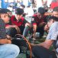Para siswa SMK di Lampung antusias mengikuti praktik konversi motor konvensional menjadi motor listrik pada pelatihan yang digelar PLN UID Lampung di SMKN 2 Bandar Lampung, 22/7/2026. Foto: Proyeksi.id

