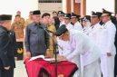 Sekda Kota Bandar Lampung Iwan Gunawan menyaksikan penandatanganan berita acara pelantikan 96 pejabat dan ASN di lingkungan Pemkot Bandar Lampung di Ruang Semergou, Selasa 28 Juli 2026. Foto: Proyeksi.id