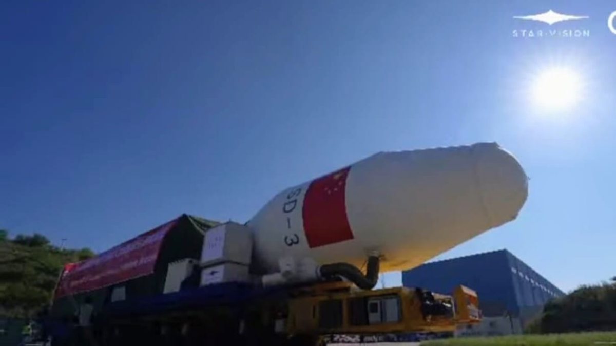 Roket SD-13 pembawa Satelit Lampung-1 dalam proses pengangkutan menuju lokasi peluncuran di Shandong, China. Peluncuran dijadwalkan 5 Agustus 2026. Foto: STAR.VISION