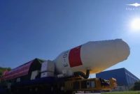 Roket SD-13 pembawa Satelit Lampung-1 dalam proses pengangkutan menuju lokasi peluncuran di Shandong, China. Peluncuran dijadwalkan 5 Agustus 2026. Foto: STAR.VISION