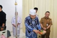 Bandar Lampung. Gubernur Bengkulu memberikan tali asih kepada pasien Rawat Inap Jantung Terpadu RSUDAM Lampung, Senin 10 Agustus 2026. Kunjungan ini menjadi bentuk kepedulian dan dukungan moral bagi pasien dalam proses pemulihan. Foto: Istimewa