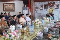 Wali Kota Bandar Lampung Eva Dwiana saat bertemu pengurus masjid dan pondok pesantren penerima bantuan pembangunan dari Pemkot Bandar Lampung, Jumat (14/8/2026). FOTO: Istimewa