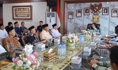 Eva Dwiana Serahkan Bantuan ke 20 Masjid dan 5 Ponpes di Bandar Lampung