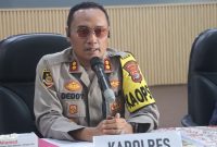 Kapolres Lampung Selatan AKBP Deddy Kurniawan saat memberikan keterangan pers terkait penangkapan dua pelaku curanmor di Kalianda, Jumat (14/8/2026). FOTO: PROYEKSI.ID