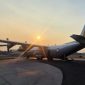 Pesawat C-130 Hercules TNI AU A-1318 disiapkan untuk mendistribusikan bantuan kepada masyarakat terdampak gempa bumi di Flores, Nusa Tenggara Timur, Sabtu (15/8/2026). FOTO: BPMI SETPRES
