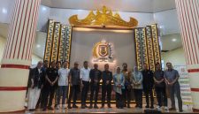 Anggota DPRD Kota Bandar Lampung bersama Kepala Biro Pemotda Pemprov Lampung Binarti Bintang usai audiensi terkait rencana perluasan wilayah Kota Bandar Lampung dengan memasukkan 9 desa di Kecamatan Jati Agung, Kamis (3/9/2026). FOTO: AR